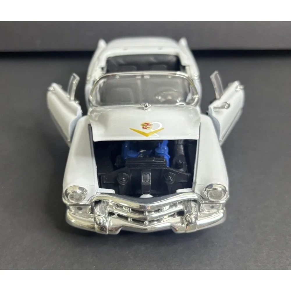 Welly 1953 Cadillac Eldorado White Convertible 1:24 Scale Diecast 22414
